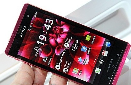 p720P |֥CESչʾ피REGZA Phone