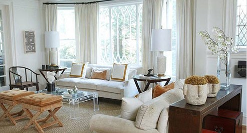装修功能 > 正文    把沙发靠近凸窗的位置,挂上白色的窗帘,这个客厅