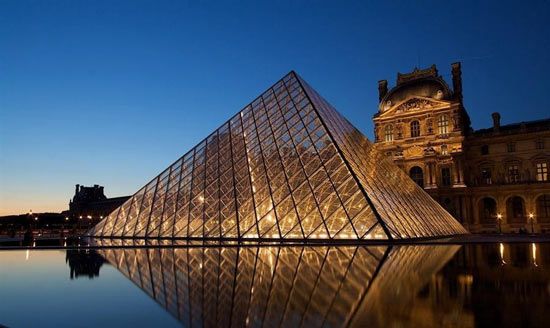 贝聿铭:《卢浮宫金字塔》
