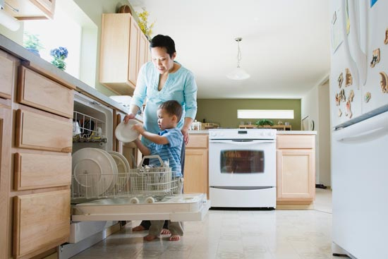 刷碗刷碟不烦恼 洗碗机助你轻松完成家务