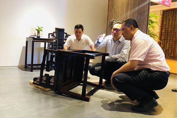 著名古典家具頂級藏家蔣念慈蒞臨醉木苑參觀