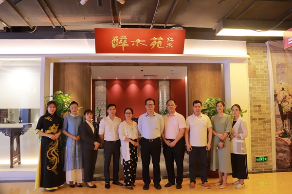 著名古典家具頂級藏家蔣念慈蒞臨醉木苑參觀