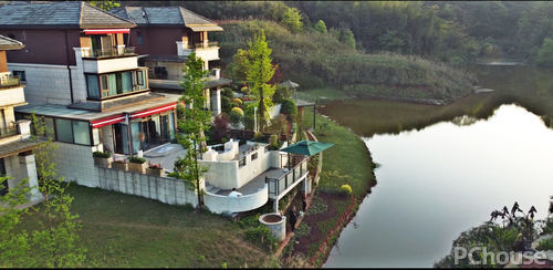 设计师胡均泸州凤凰湖居花园之上处山水之间