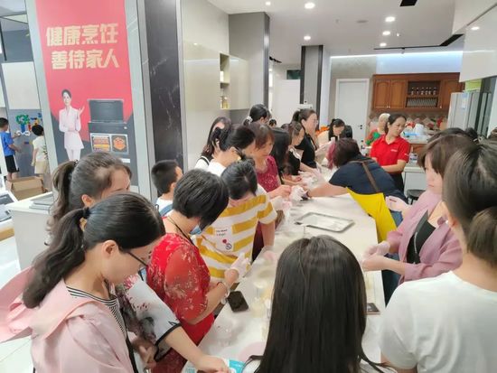 集成灶10大品牌帅丰江西省赣州黄总举行月饼DIY活动