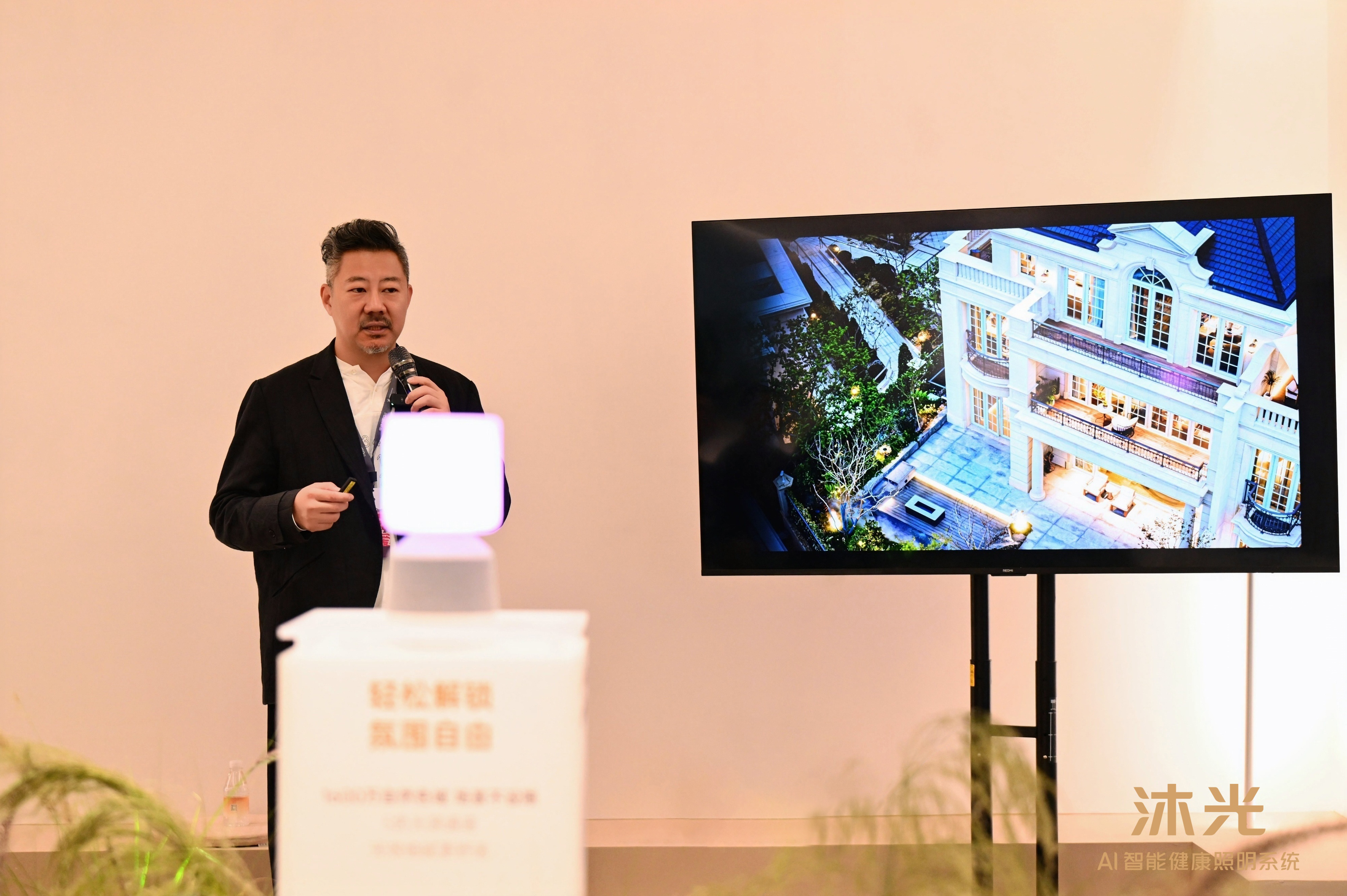 沐光惊艳亮相2025广州设计周 以AI健康光科技重构人居 沐光惊艳亮相2025广州设计周 以AI健康光科技重构人居