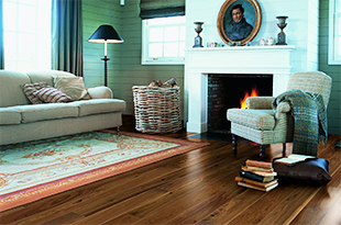 一擦即净、无需打蜡的环保实木地板 精致家庭的省心之选