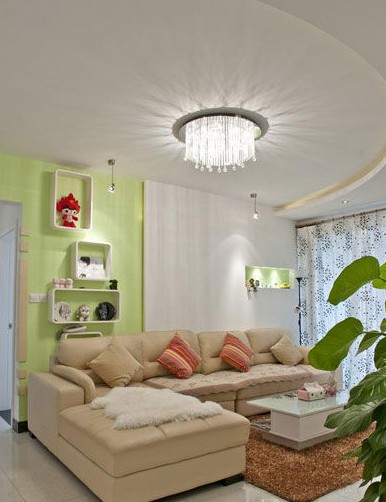 餐厅和玄关处也相应地做了半圆和月牙形的吊顶,形成呼应