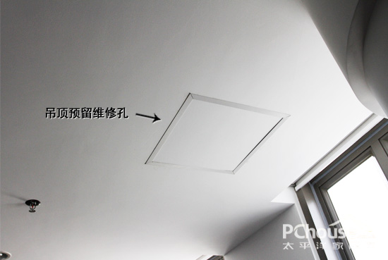 解决方法:对于敷设管线的吊顶还是设置检修孔为好,可选择在比较隐蔽易