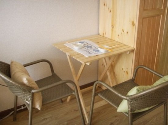 室内装饰 8平米简约原木休闲小屋