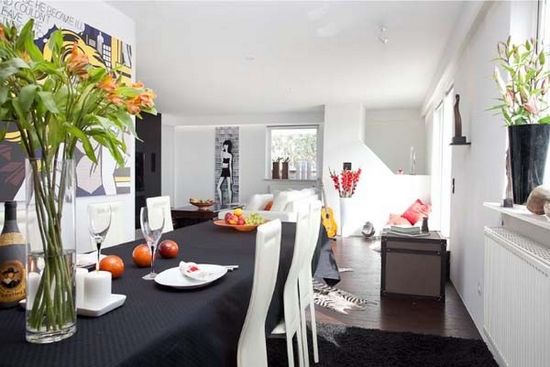 深色地板铺出文艺范儿 瑞典87平温馨公寓