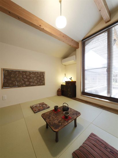 装饰tips:淡绿色的榻榻米拼凑而成的小区域,充满了传统日式的宁静与