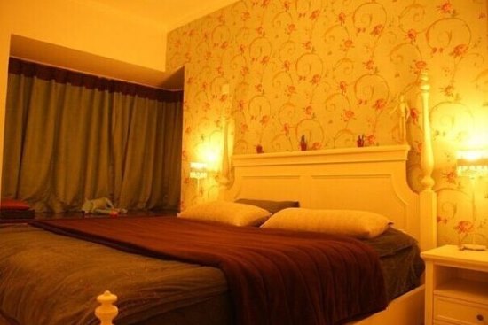 88平二室一厅 8万元打造温馨暖色家