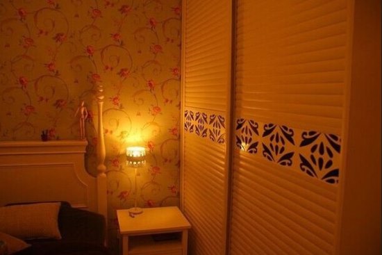 88平二室一厅 8万元打造温馨暖色家