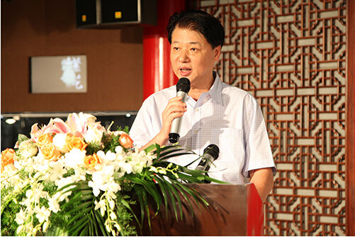 华昌珠宝有限公司董事长张国王代表参与企业发言淘宝网珠宝行业负责人