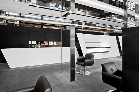 　SPA接待柜台前的皮饰座椅