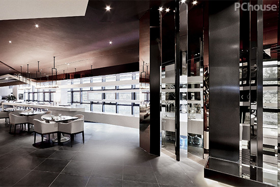 如玄幻镜衬托下的安静