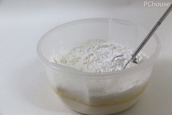 圆月中秋必尝美食 新式奶黄冰皮月饼