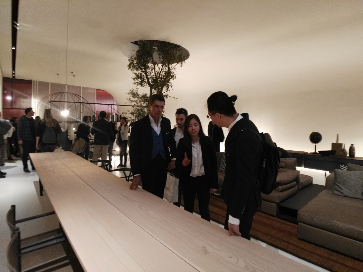 都灵皇宫等宫殿修复工作的意大利国宝级设计大师恩里克签约,成为旗下