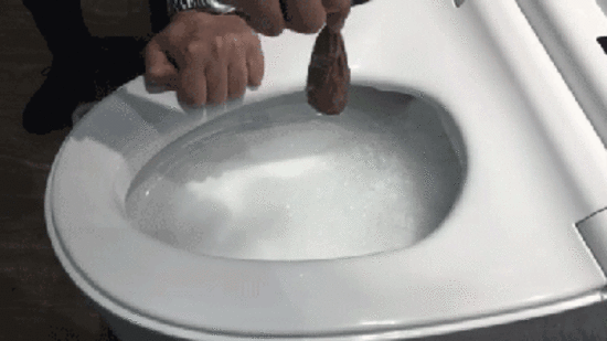 杜绝视觉污染,梦幻般的泡沫能有效解决如厕后辣眼睛的问题;4,静音冲水