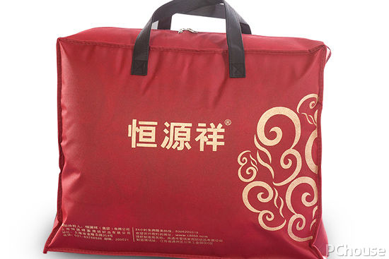 　　在冬天，我们都要准备一些羽绒被来保暖。现在市场