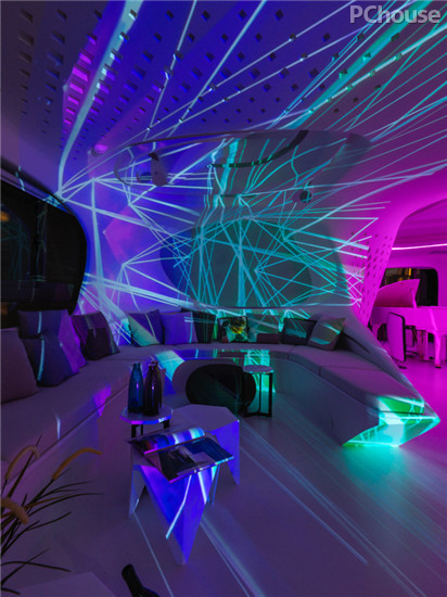 建筑手法延续空间张力曲线形塑未来美感大宅