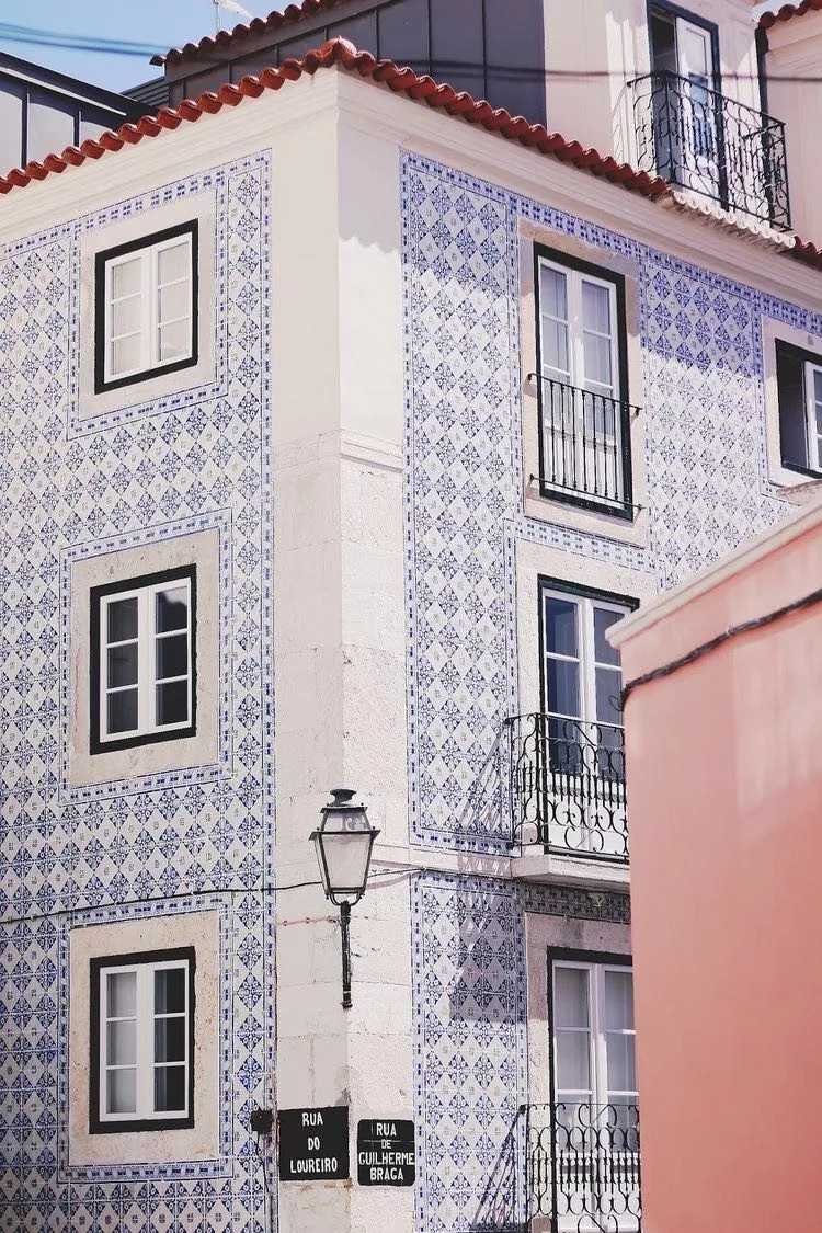 去过葡萄牙的里斯本,对满街建筑外墙的瓷砖一定会过目不忘