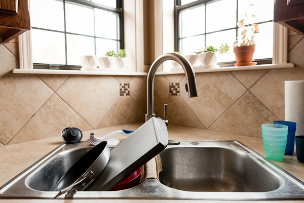 　　厨房水槽什么品牌好 厨房水槽应该怎么保养