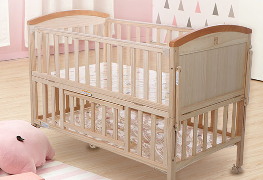 多功能婴儿床具有哪些优点 如何选购多功能婴儿床